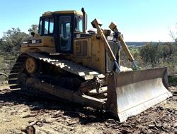  Caterpillar
                D6r Bulldozer 
