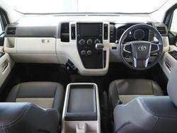 2022 Toyota
Hiace Commuter GL