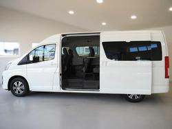 2022 Toyota
Hiace Commuter GL