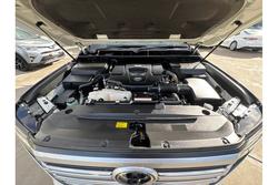 2022 Toyota
Landcruiser VX