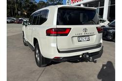 2022 Toyota
Landcruiser VX