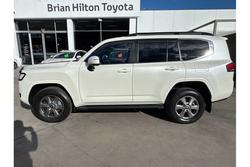 2022 Toyota
Landcruiser VX