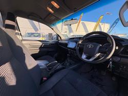 2015 Toyota
                Hilux SR