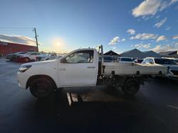 2015 Toyota
                Hilux SR