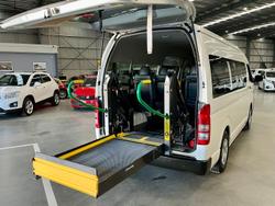 2018 Toyota Hiace Commuter TRH223R French Vanilla