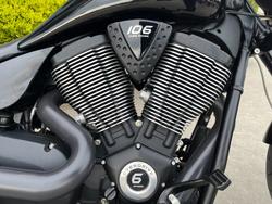 2016 VICTORY HAMMER 8-BALL Solid Black INT