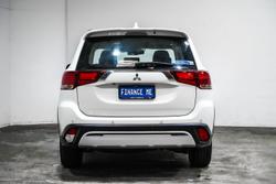 2021 Mitsubishi
Outlander LS