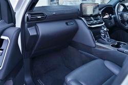 2022 Toyota
Landcruiser LC300 3.3L V6 DSL VX 7 Seats