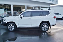 2022 Toyota
Landcruiser LC300 3.3L V6 DSL VX 7 Seats