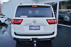 2022 Toyota
Landcruiser LC300 3.3L V6 DSL VX 7 Seats