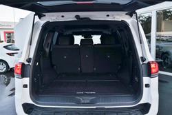 2022 Toyota
Landcruiser LC300 3.3L V6 DSL VX 7 Seats
