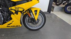 2025 Suzuki GSX-8R (GSX800FRQ) Yellow