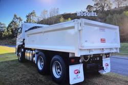 2017 U.D. Quon GW26 420 WHITE