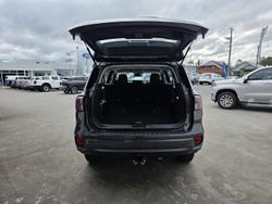 2024 Ford
Everest Ambiente