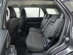 2024 Ford
Everest Ambiente