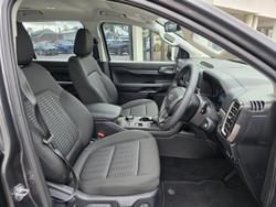 2024 Ford
Everest Ambiente