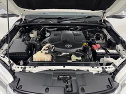2017 Toyota Hilux SR5 GUN126R 4X4 Dual Range Crystal Pearl