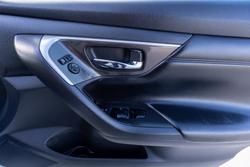 2013 Nissan
                Altima ST