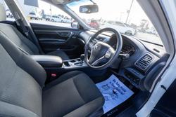 2013 Nissan
                Altima ST