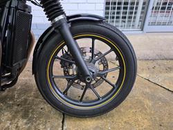 2017 Triumph STREET CUP Yellow