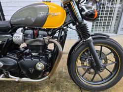 2017 Triumph STREET CUP Yellow