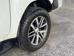 2018 Toyota
Hilux SR5