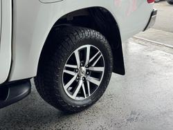 2018 Toyota
Hilux SR5
