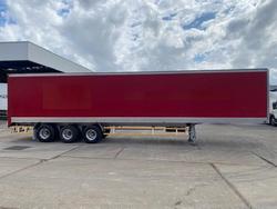 2015 Vawdrey 24P Dry Van Red