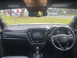 2022 Isuzu
D-MAX X-TERRAIN