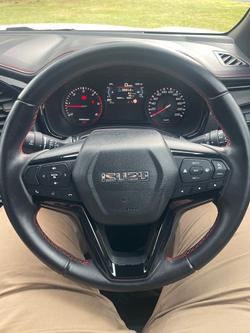 2022 Isuzu
D-MAX X-TERRAIN