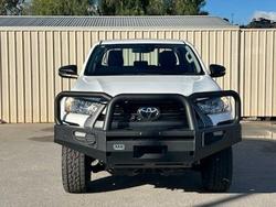 2023 Toyota
Hilux SR