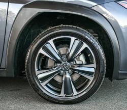 2022 Lexus
UX 200 Luxury