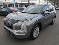 2022 Mitsubishi
Outlander ES