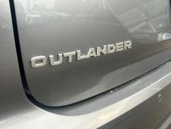 2022 Mitsubishi Outlander ES
