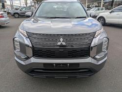 2022 Mitsubishi
Outlander ES