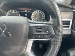 2022 Mitsubishi Outlander ES