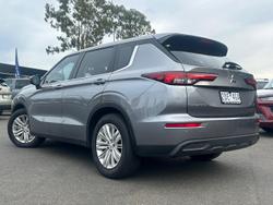 2022 Mitsubishi Outlander ES