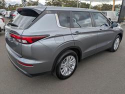 2022 Mitsubishi Outlander ES