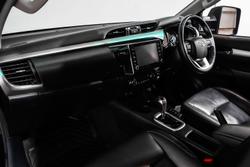 2021 Toyota
Hilux SR5