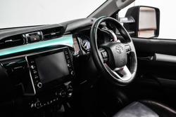 2021 Toyota
Hilux SR5