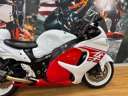 2017 Suzuki GSX1300RA (HAYABUSA) WHITE