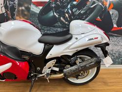 2017 Suzuki GSX1300RA (HAYABUSA) WHITE