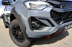 2025 Isuzu
D-MAX BLADE