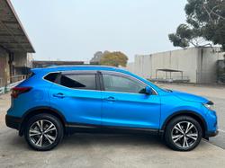 2017 Nissan
                QASHQAI ST-L
