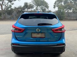 2017 Nissan
                QASHQAI ST-L