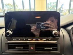 2024 Mitsubishi
Triton GLX+