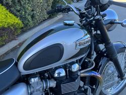 Triumph 2012 TRIUMPH 865CC BONNE T100 A2