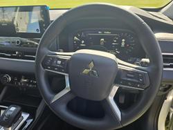 2025 Mitsubishi Outlander ES ZM MY24 White