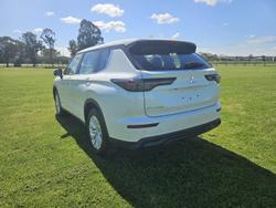 2025 Mitsubishi Outlander ES ZM MY24 White