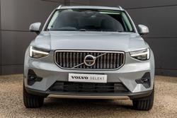 2023 Volvo
XC40 Ultimate B4 Bright